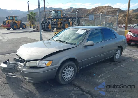 1997 Toyota Camry Le z USA, uszkodzony, nr VIN 4T1BG22K7VU096803